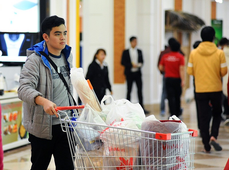 Người dân Thủ đô rộn ràng sắm Tết ảnh 2